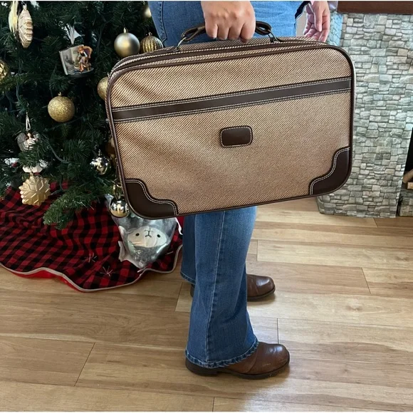 Vintage Luggage/Suitcase 🧳 - Picture 1 of 15